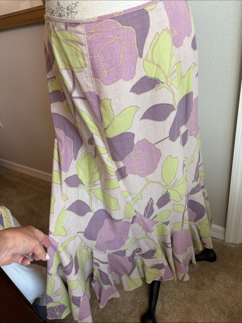 Larry Levine Lavender Floral A-Line Skirt with Light Green Accents
